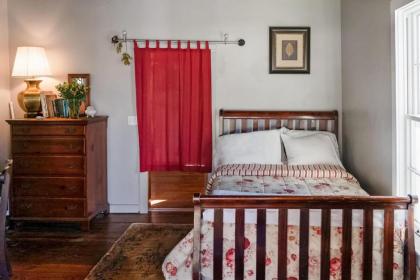 Yerba Cottage - image 4