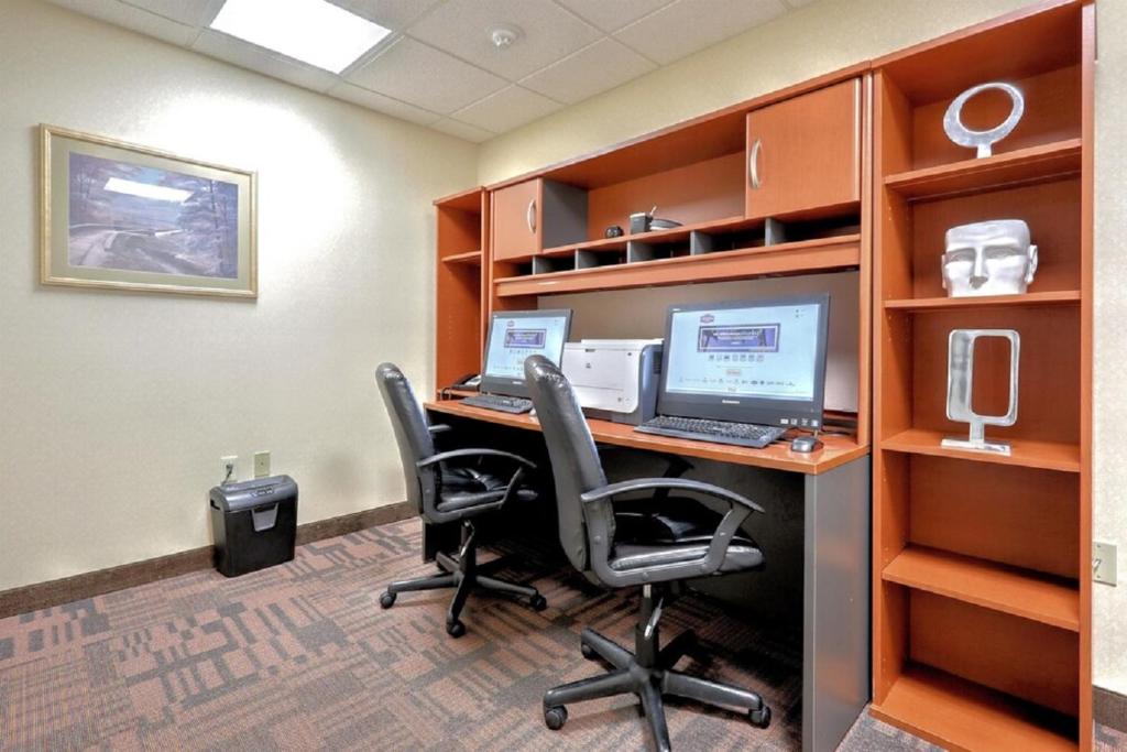 Hampton Inn Batavia - image 4