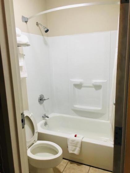 Ramada by Wyndham Batesville - image 11