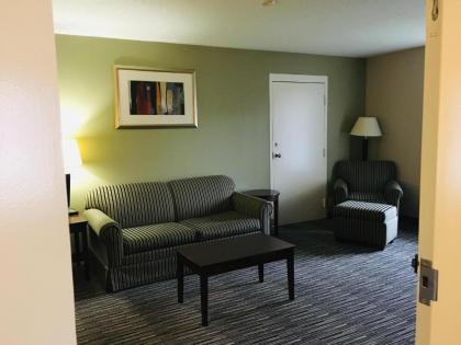 Ramada by Wyndham Batesville - image 13