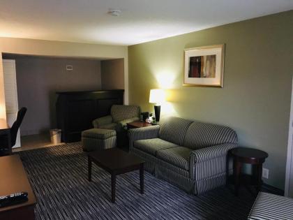 Ramada by Wyndham Batesville - image 14