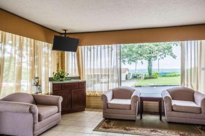Econo Lodge Batesville - image 12
