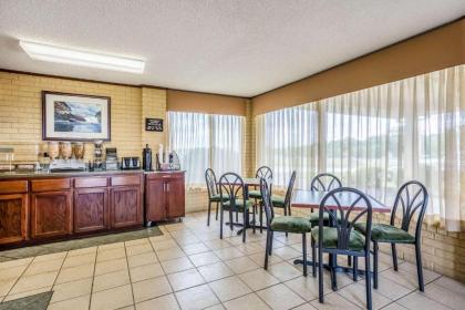 Econo Lodge Batesville - image 13