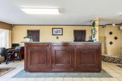 Econo Lodge Batesville - image 14