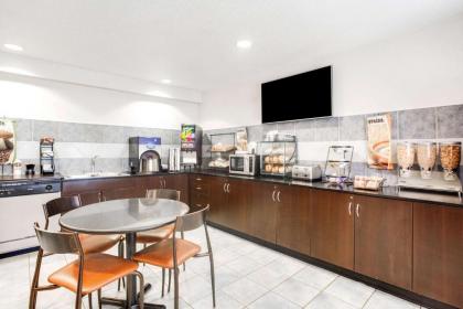 Microtel Inn & Suites Bath - image 10