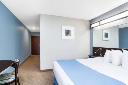 Microtel Inn & Suites Bath - image 14