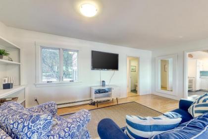 Maine Waterfront Luxury Retreat - image 11