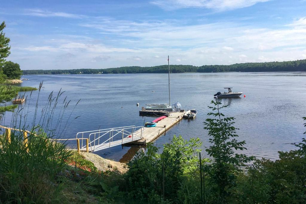 Cozy 1930s-style Waterfront Maine Cabin with Dock! - image 4