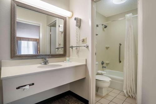 Quality Inn Baton Rouge - image 2