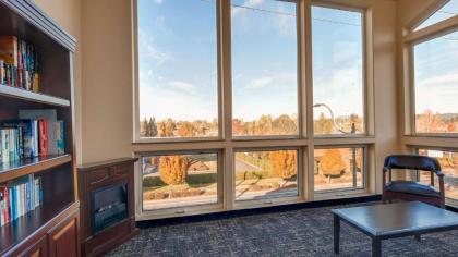 Best Western Plus Battleground Inn & Suites - image 10