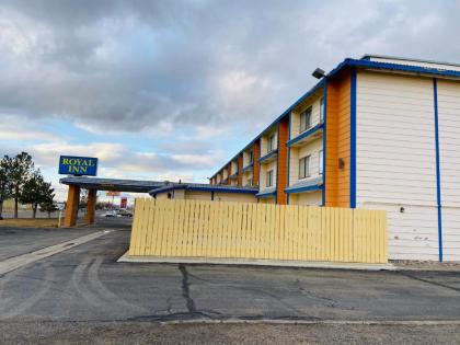 Royal Inn Battle Mountain - image 4