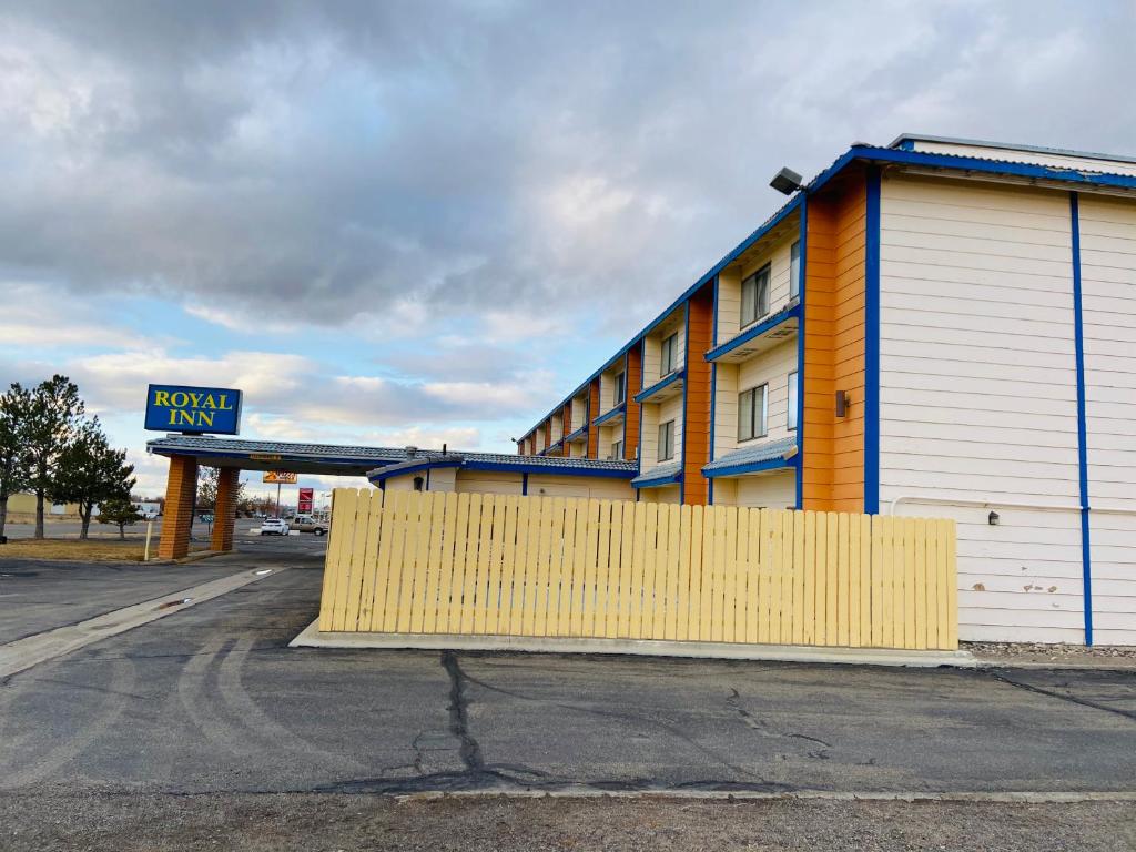 Royal Inn Battle Mountain - image 4