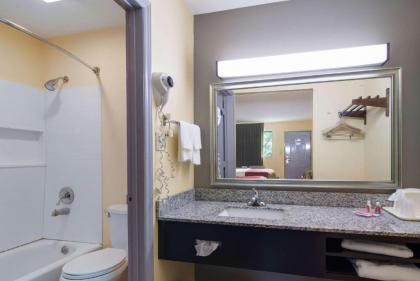 Econo Lodge Rocky Mount - Battleboro - image 10