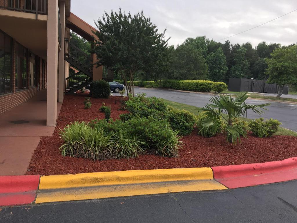 Baymont by Wyndham Rocky Mount I-95 - image 3