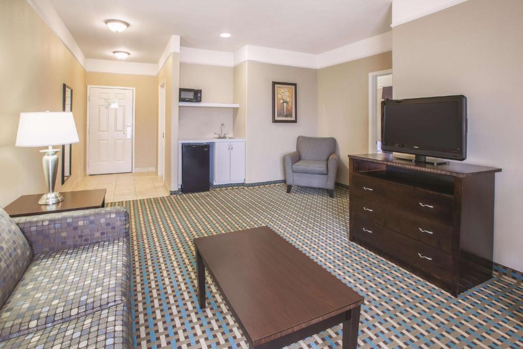 La Quinta by Wyndham Bay City - image 4