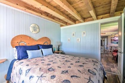 Renovated Bay City Cabin with On-Site Dock! - image 15