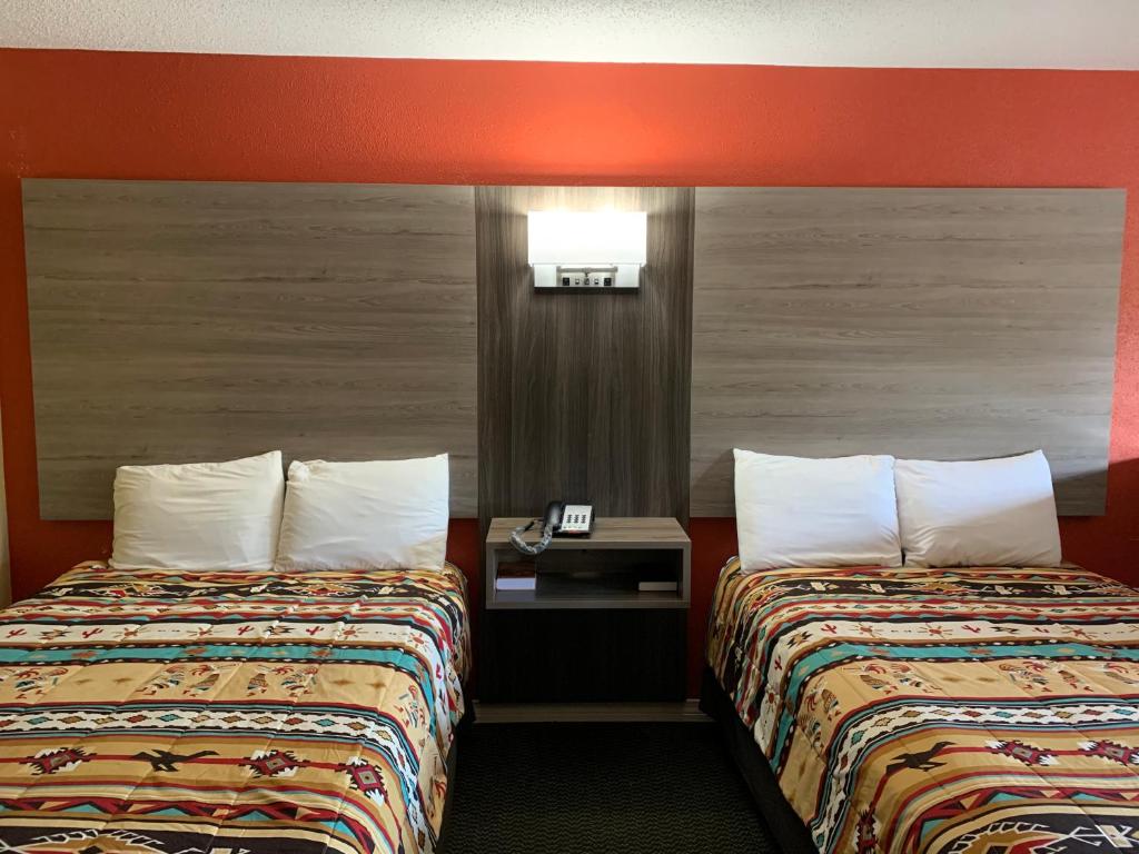 Log Cabin Inn - image 2