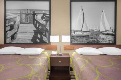 Super 8 by Wyndham Bay St. Louis - image 10
