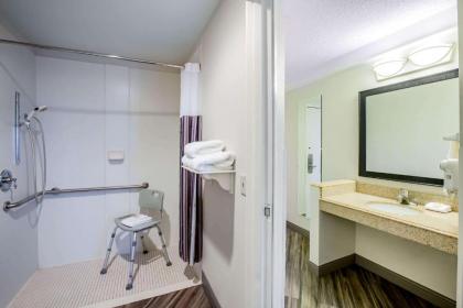 La Quinta by Wyndham Houston Baytown East - image 11