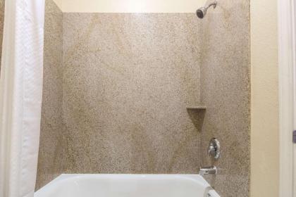 Days Inn by Wyndham Baytown East - image 9