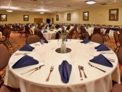 Holiday Inn Express Hotel & Suites Beatrice - image 21