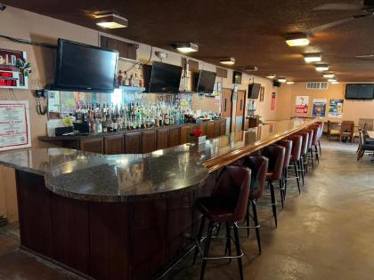Travelers Lodge Beatrice - image 8