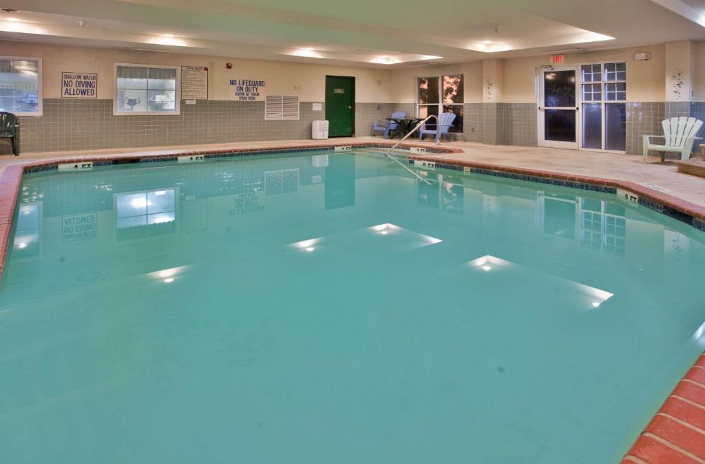Country Inn & Suites by Radisson Beaufort West SC - main image