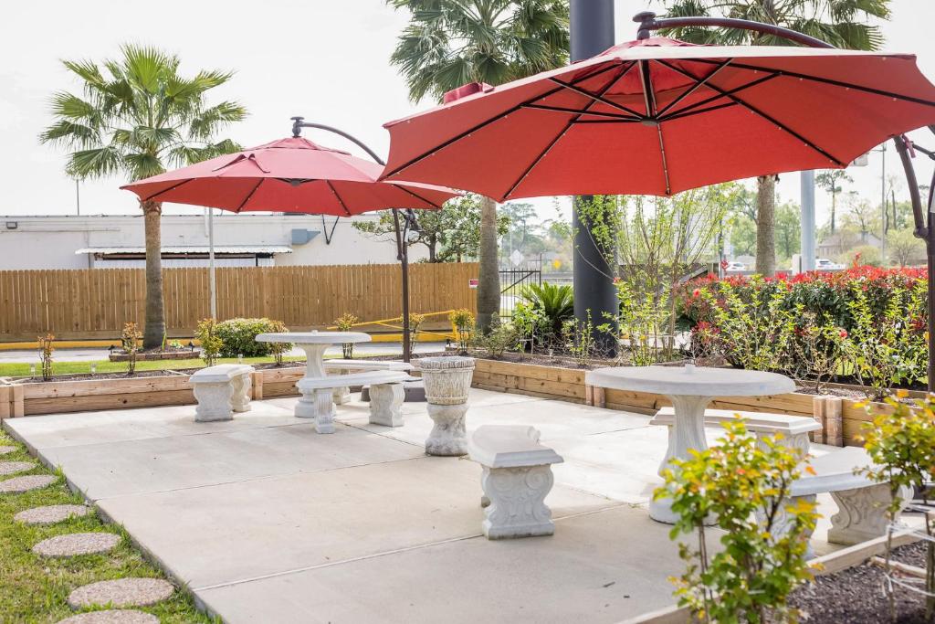 Merit Inn and Suites - image 7