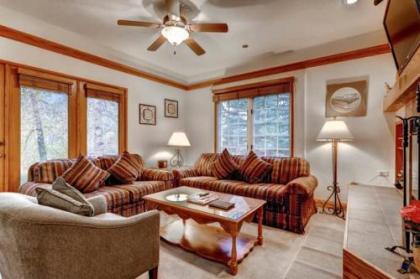 Beaver Creek 1 Bed Platinum Condo at the Charter Ski-in Ski-out - image 1