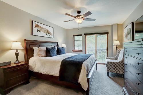 Luxurious 3 Bedroom Walk To Slopes & Beaver Creek Village Condo - image 2