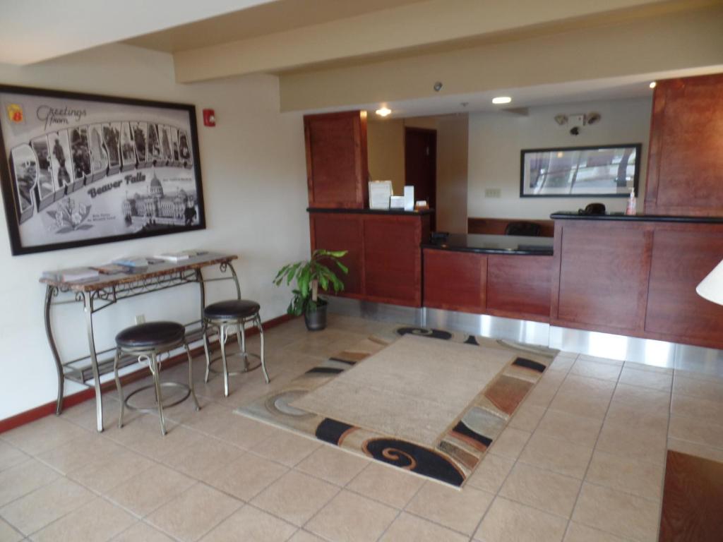 Super 8 by Wyndham Beaver Falls - image 2