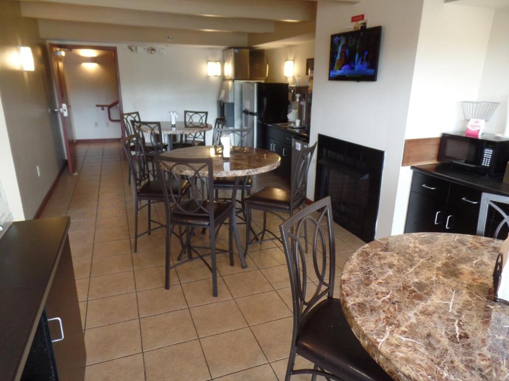 Super 8 by Wyndham Beaver Falls - image 4