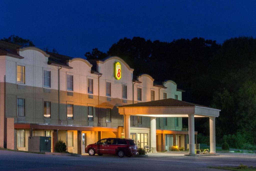 Super 8 by Wyndham Beaver Falls - image 7
