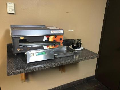 Pepper Tree Inn - image 11