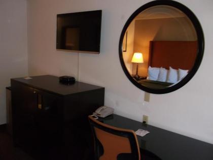 Pepper Tree Inn - image 15
