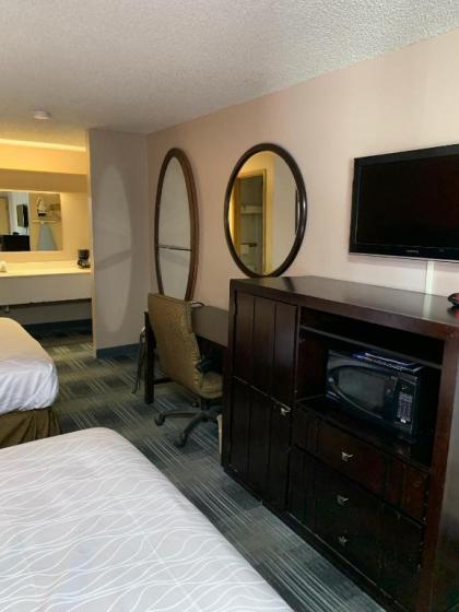 Pepper Tree Inn - image 5