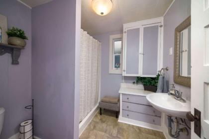 Watson Avenue Cottage - image 13