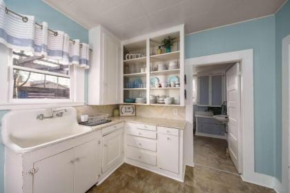 Watson Avenue Cottage - image 14