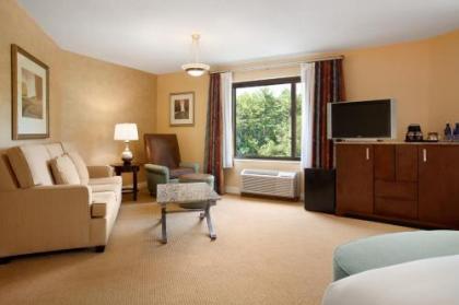 DoubleTree by Hilton Hotel Boston - Bedford Glen - image 6