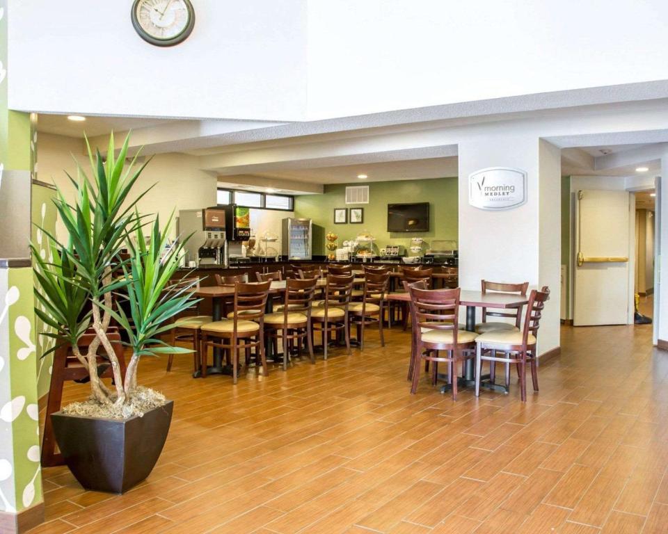 Sleep Inn Midway Airport Bedford Park - image 5