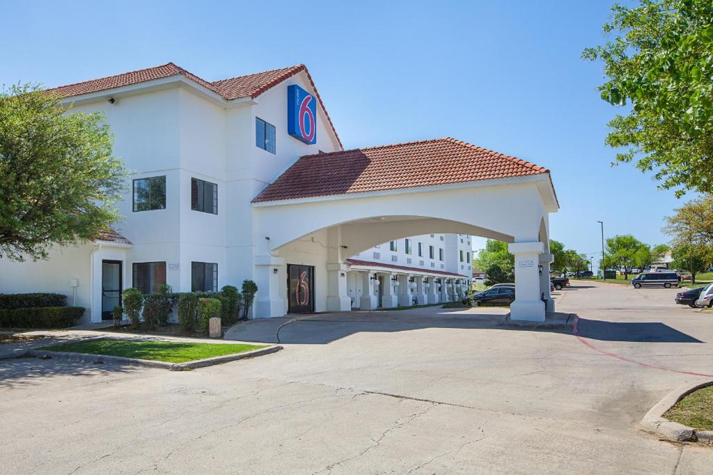 Motel 6-Bedford TX - Fort Worth - image 4