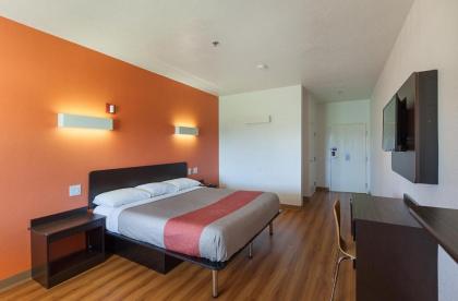 Motel 6-Bedford TX - Fort Worth - image 8