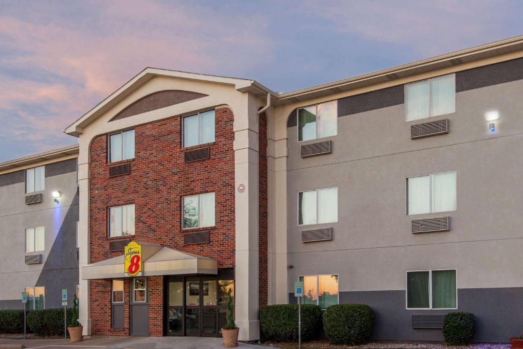 Super 8 by Wyndham Bedford DFW Airport West - main image