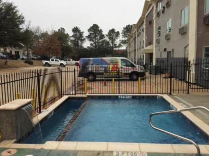 Super 8 by Wyndham Bedford DFW Airport West - image 10