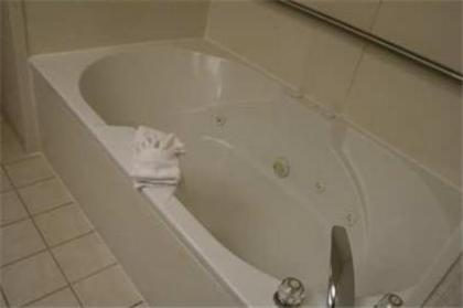 Hampton Inn Bedford - image 10