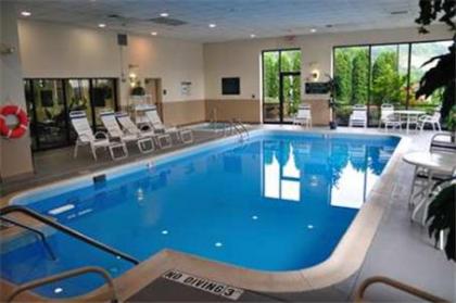 Hampton Inn Bedford - image 13