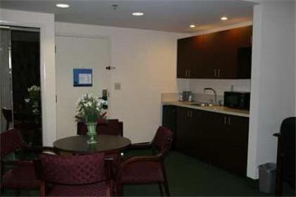 Hampton Inn Bedford - image 9