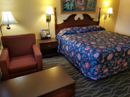 Budget Host Inn - image 3