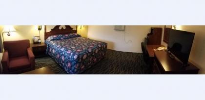 Budget Host Inn - image 4