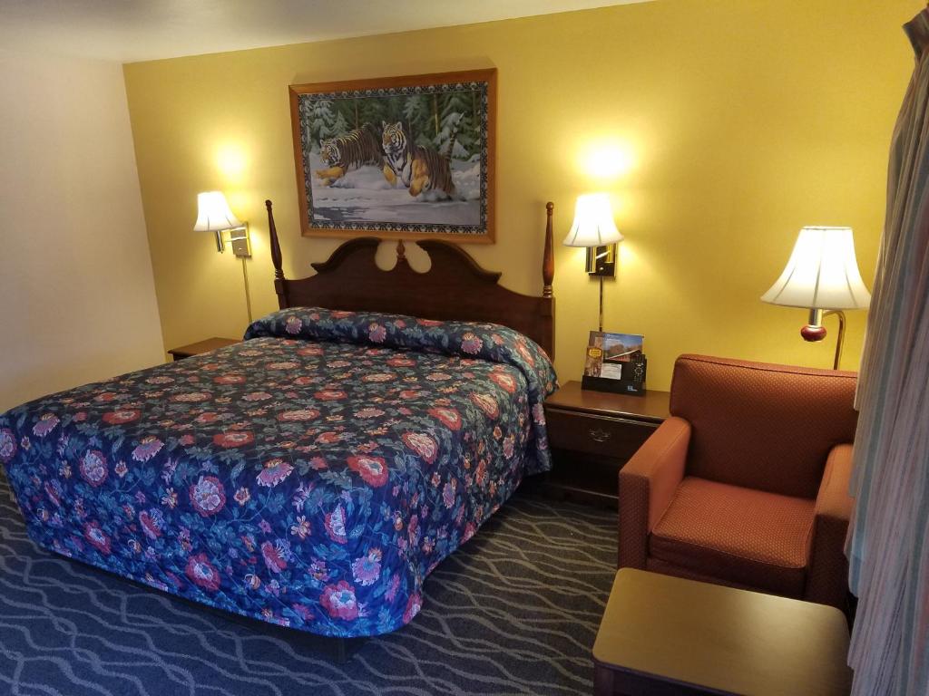 Budget Host Inn - image 5